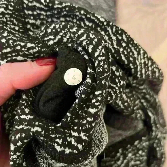 Lululemon Black & White Cropped Leggings - Picture 7 of 7